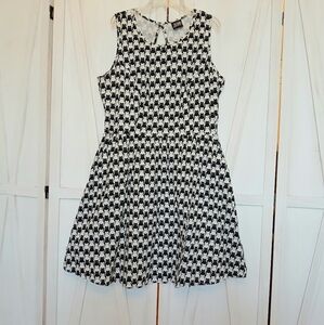 Retrolicious Cat Black and White Dress w/ Pockets - XL